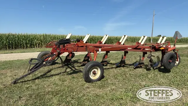 International 770 Automatic