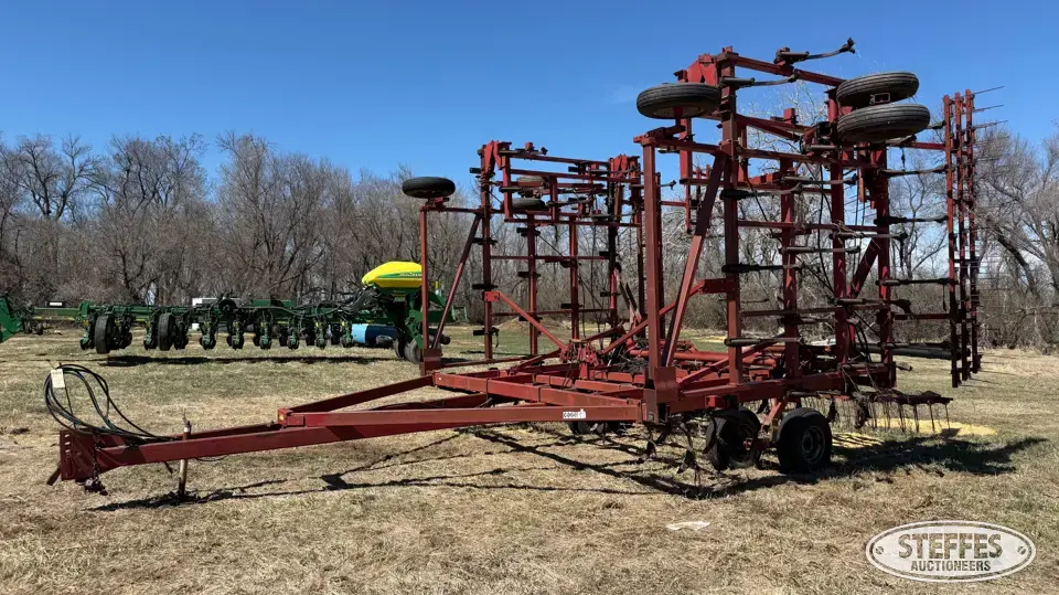 Case IH 4700 Vibratiller Field Cultivator