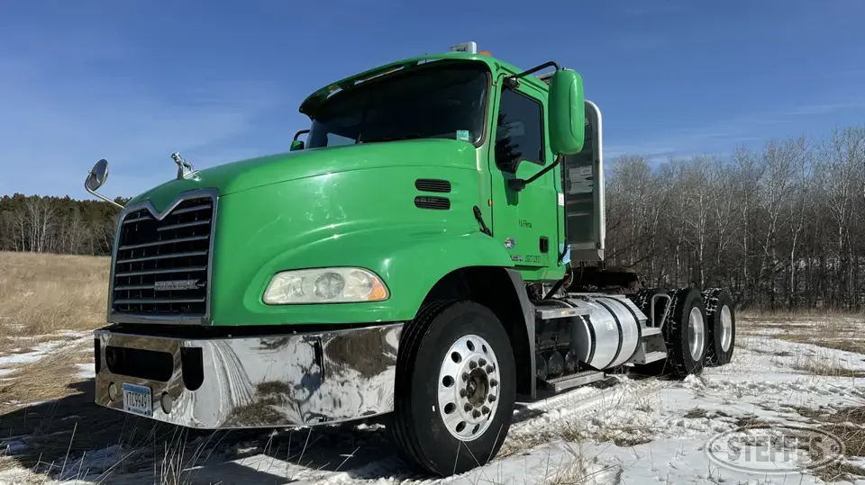 2011 Mack Vision Conventional Truck without Sleeper