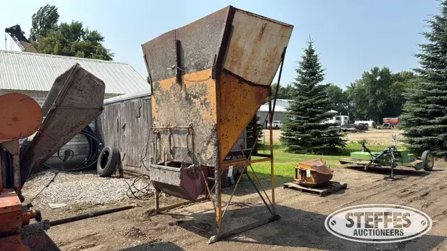 Material hopper