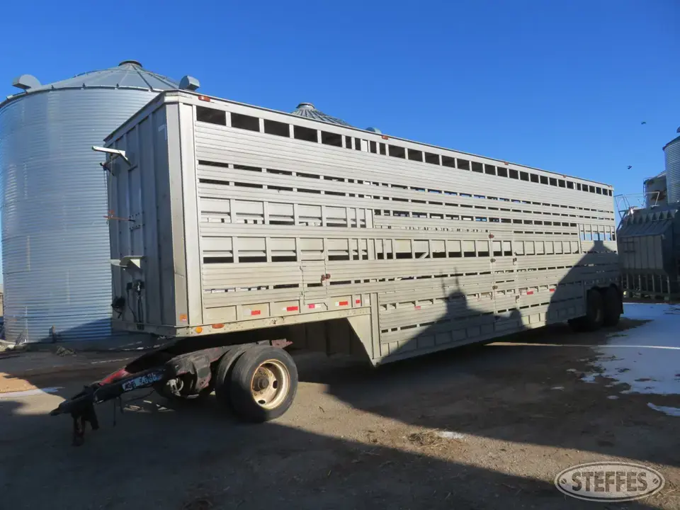 1975 Barrett Gooseneck Livestock Trailer