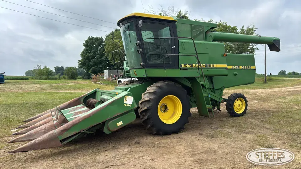1982 John Deere Turbo 6620 Combine