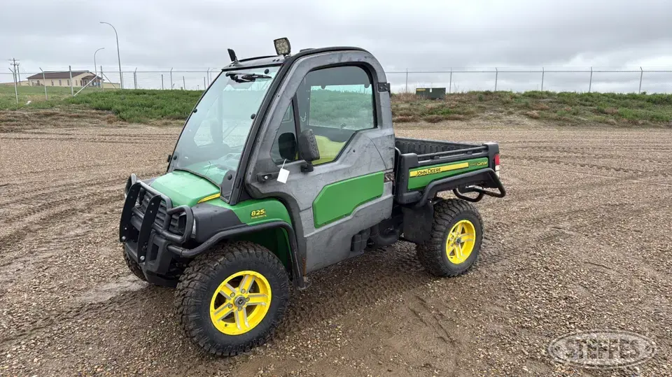 2015 John Deere 825i Gator ATV