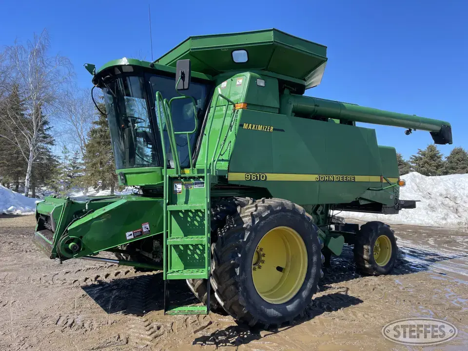 1998 John Deere 9610 Maximizer Combine