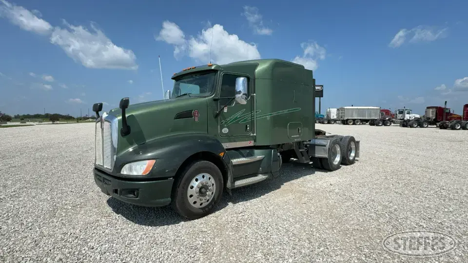 2014 Kenworth T660 Conventional Truck with Sleeper