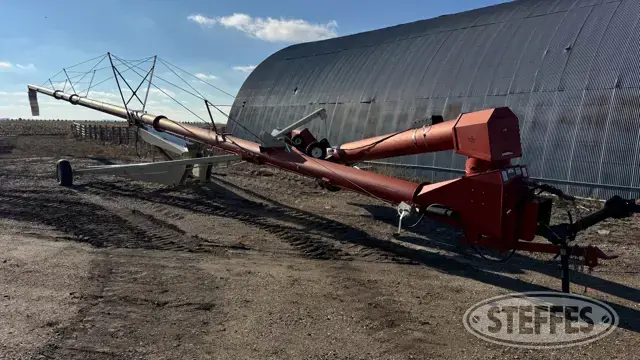 Buhler Farm King 1395