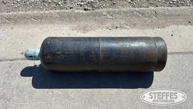100 lb. acetylene gas cylinder