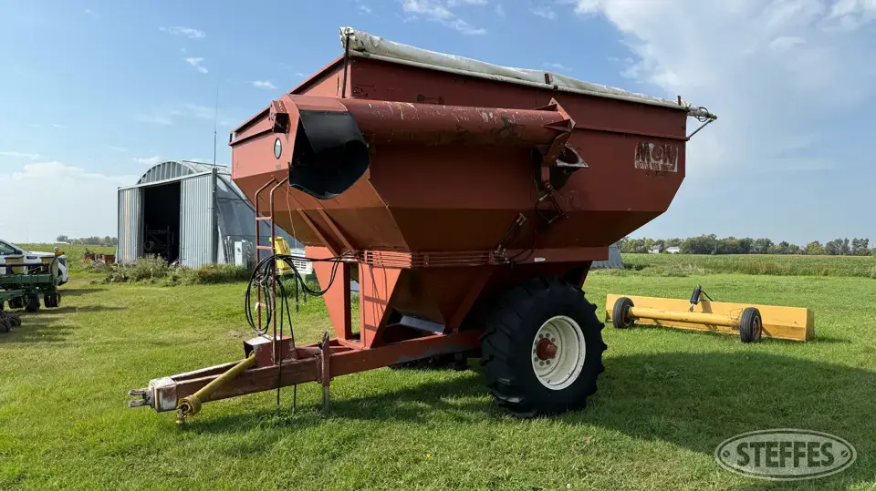 M&W grain cart