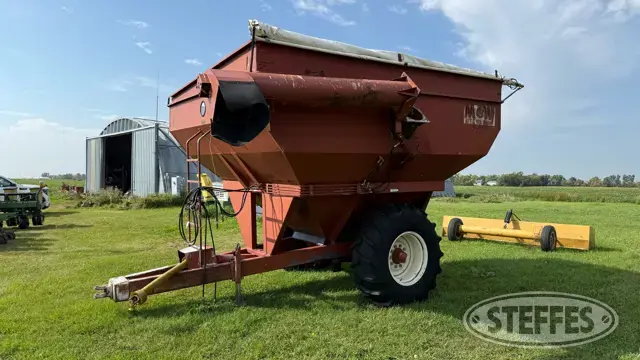 M&W grain cart