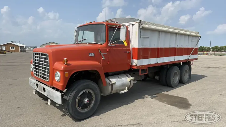 1970 Ford 9000 Tandem Boxed Truck