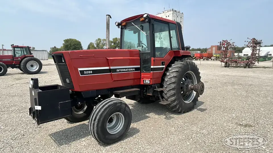 1982 International 5288 2WD Tractor