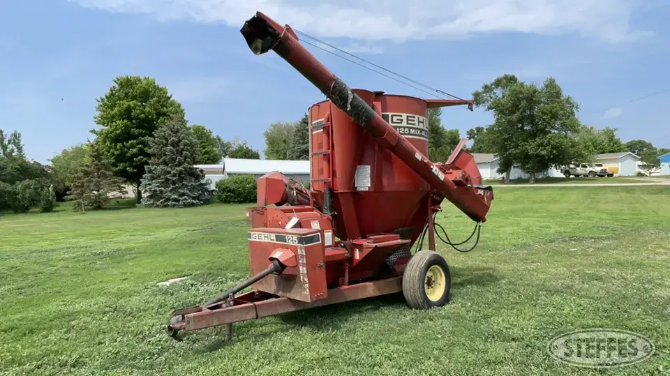 Gehl 125 Mix-All Forage Processing