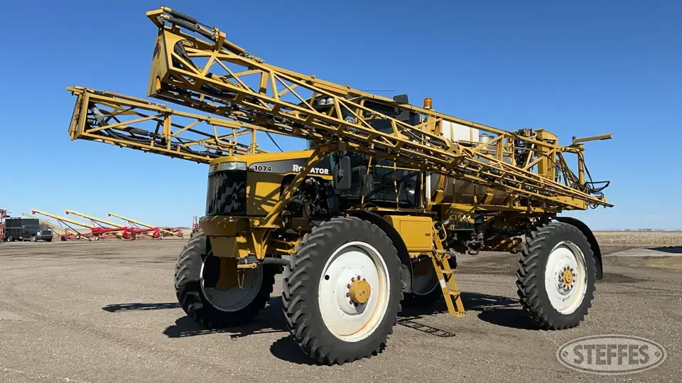 2006 RoGator 1074 Self-Propelled Sprayer