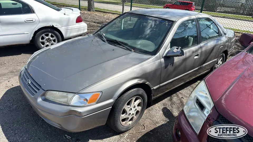 1999 Toyota Camry LE Car