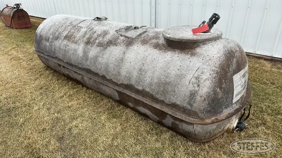 Pleasure Products 1,000 gal. fiberglass tank