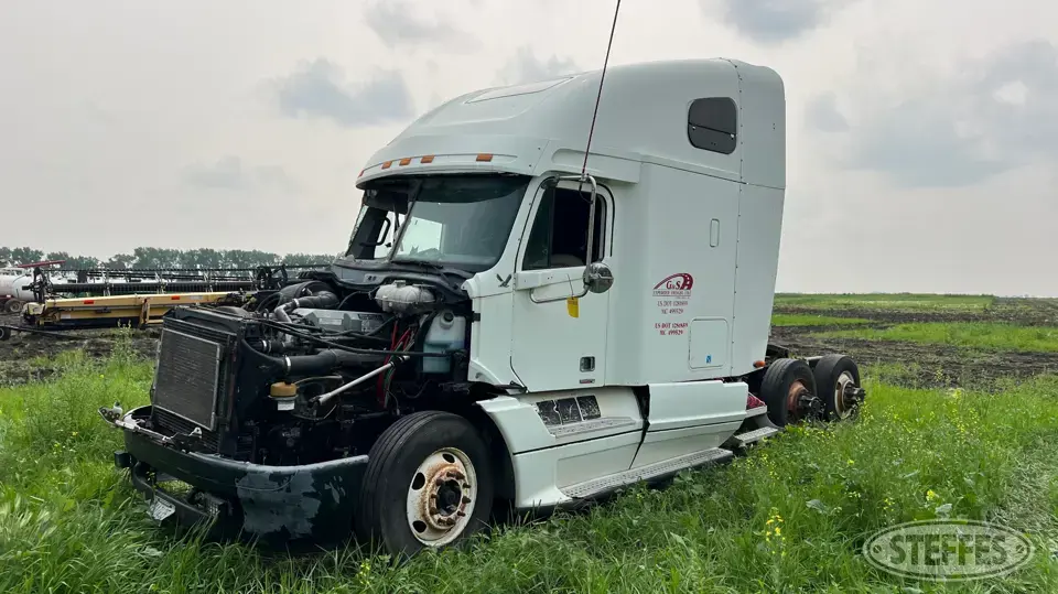 2002 Freightliner Columbia Conventional Truck with Sleeper