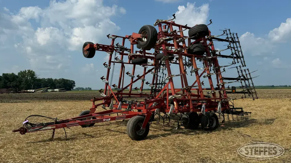 Wil-Rich Quad 5 Field Cultivator