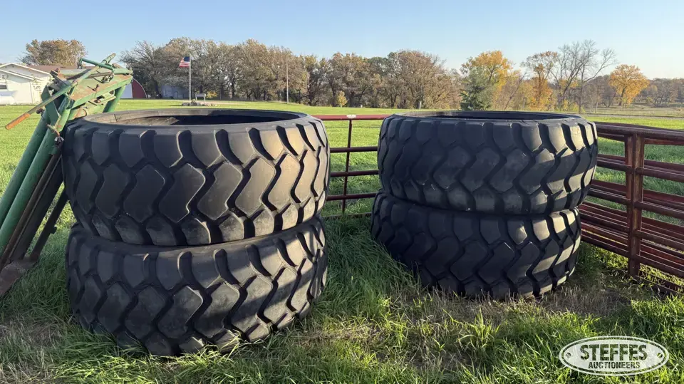 (4) Tire feeders Feeders and Bunk