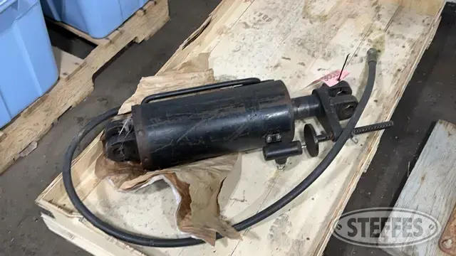 Summers chisel plow cylinder