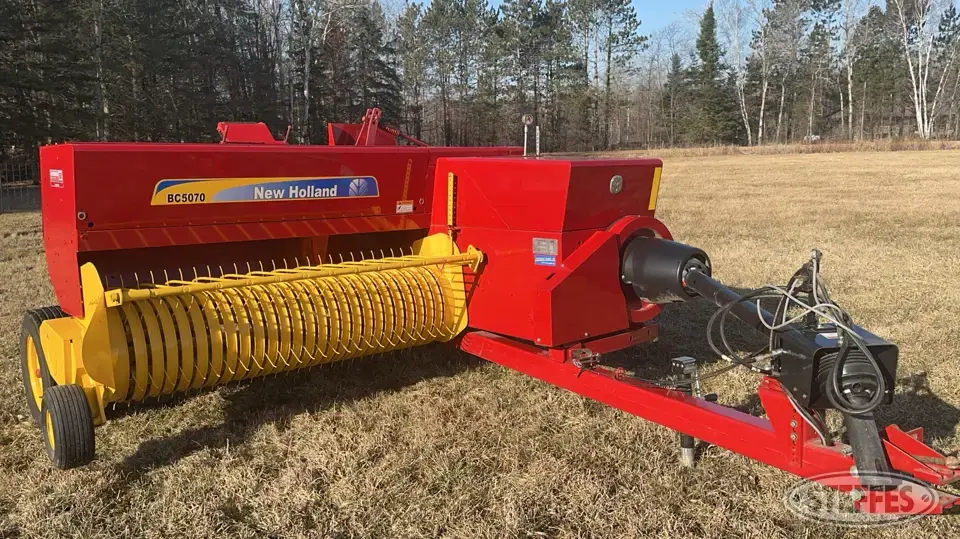 2015 New Holland BC5070 Square Baler