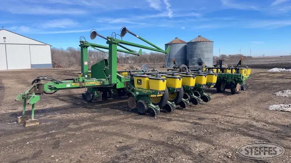 2000 John Deere 1770 Conservation 12 or More Row Planter