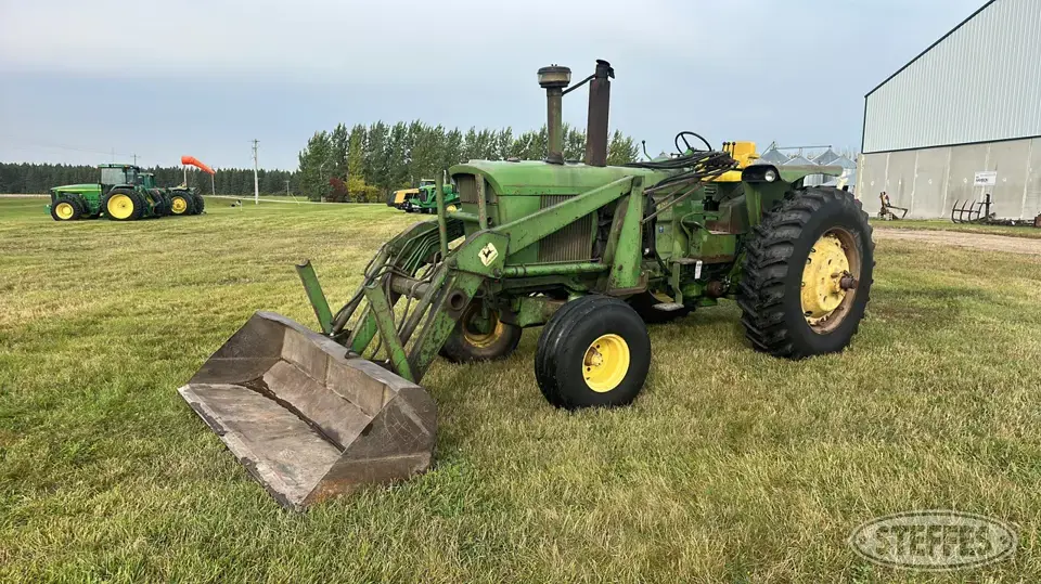 1972 John Deere 4620 2WD Tractor