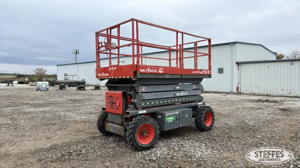 2015 Skyjack SJ 7135 RT Scissor Lift
