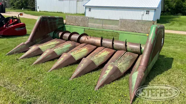 John Deere 653