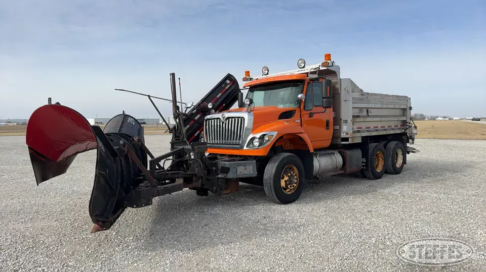 2011 International 7400 Plow-Spreader Truck