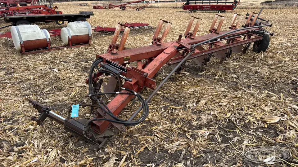 International 735 Plow