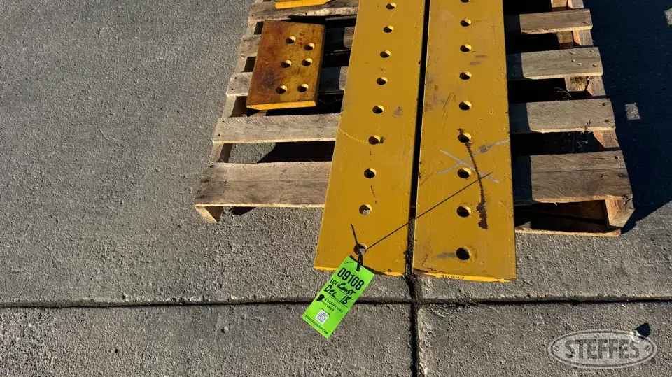 CAT bolt-on cutting edge Loader Attachment