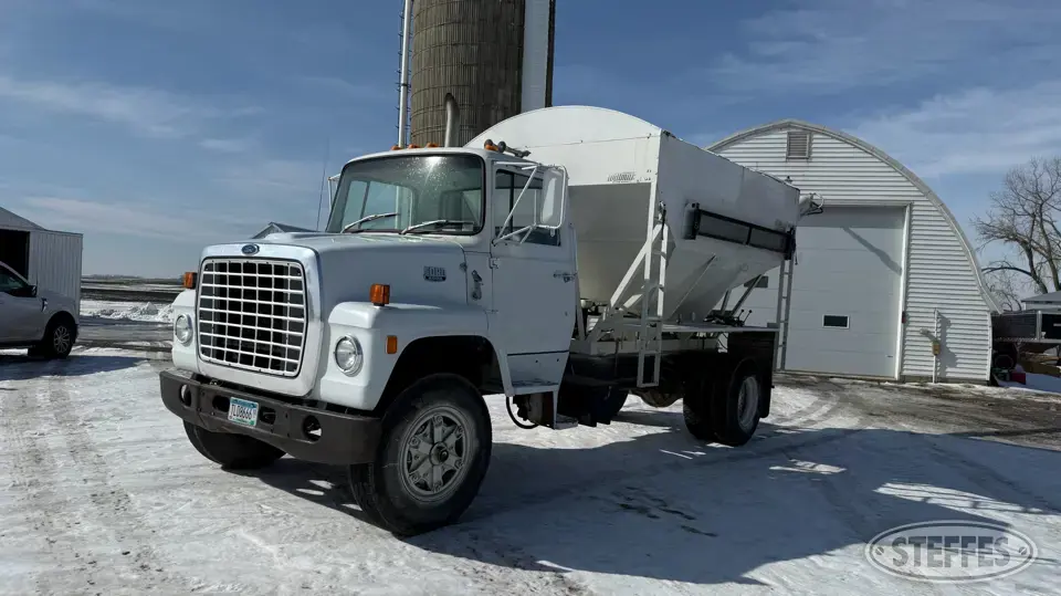 1986 Ford L8000 Tender Truck