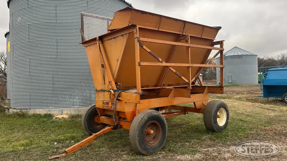 Richardton 1200 Dump Cart
