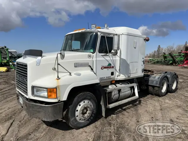 1999 Mack CH613