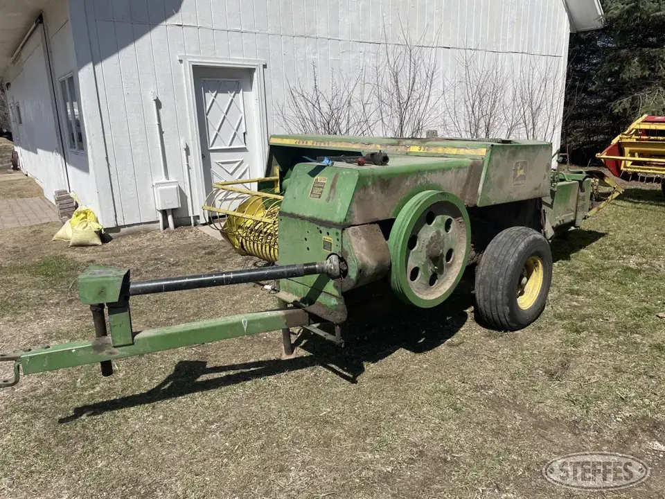 John Deere 336 Square Baler