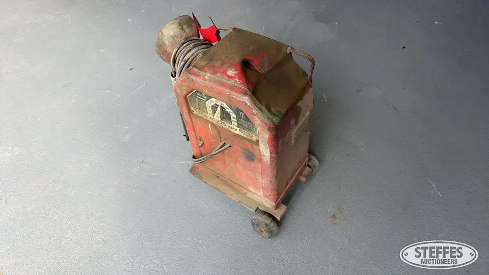 Lincoln AC-225-S welder Welding