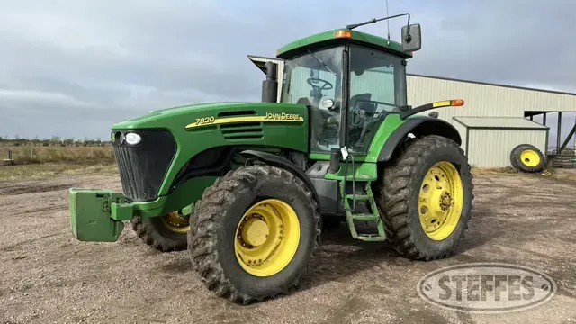 2004 John Deere 7820