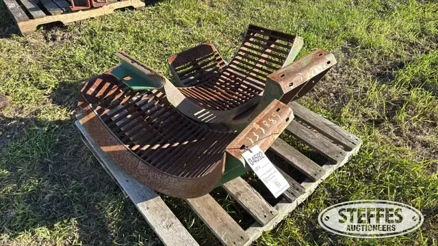 (3) John Deere round bar concaves