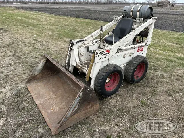 Melroe Bobcat M610