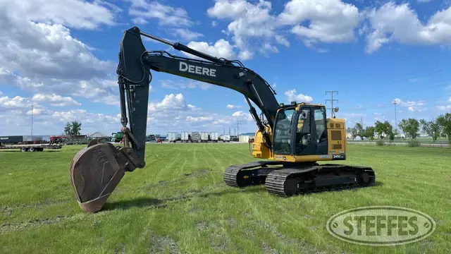 2014 Deere 245G LC
