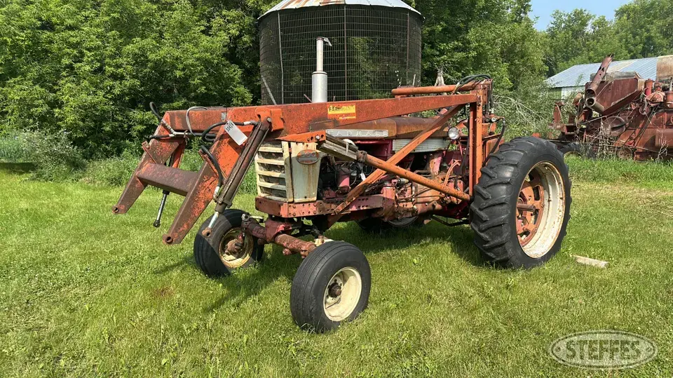 1960 Farmall 560 Collectible Tractor