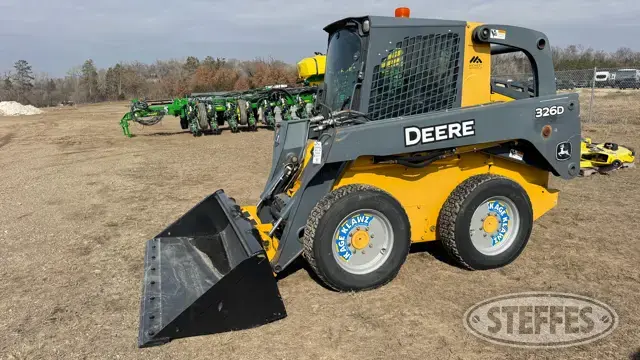 2011 Deere 326D