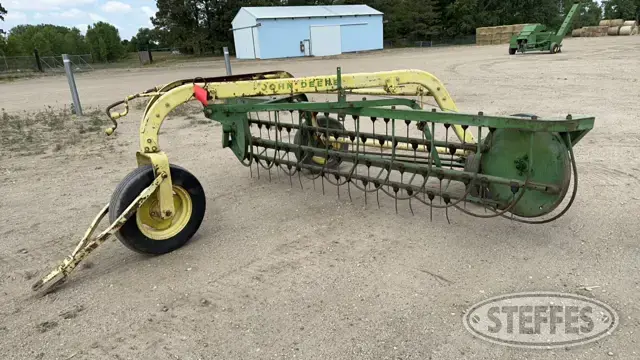 John Deere 640