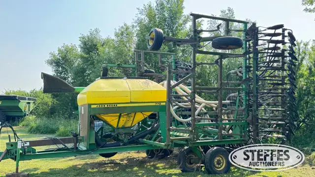 John Deere 770