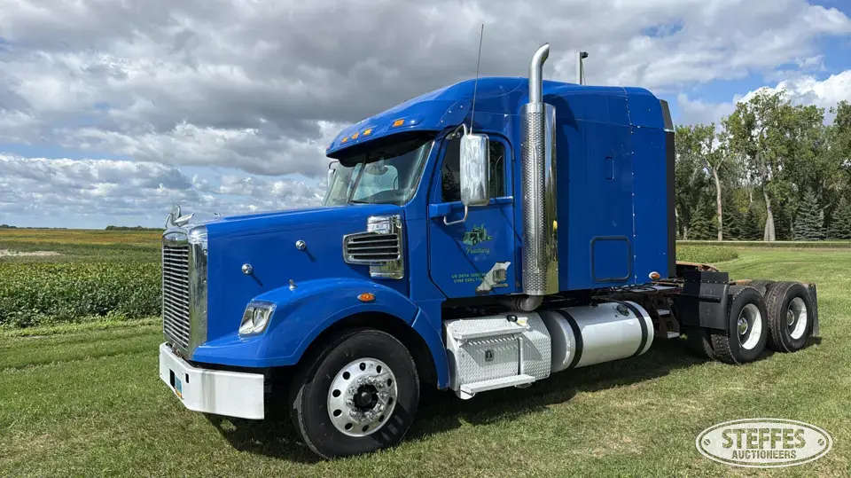 2014 Freightliner Coronado SD Conventional Truck with Sleeper