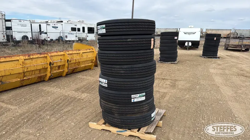 (8) Headway HLS915 11R22.5 truck tires