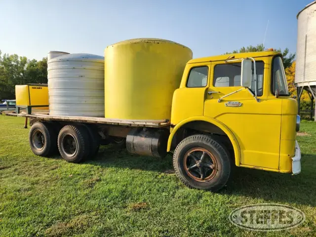 1966 Ford 700