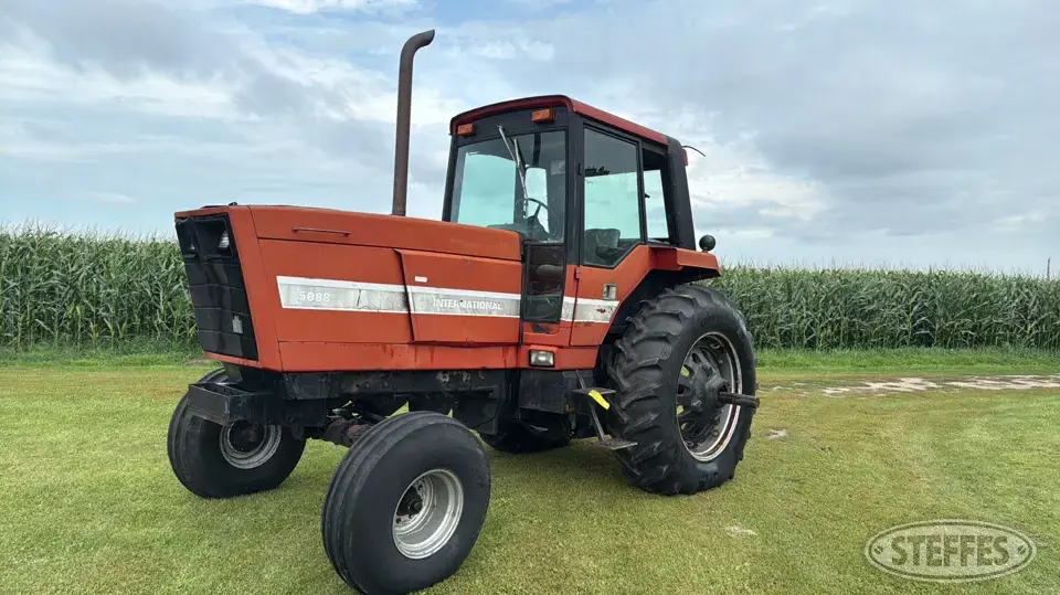 International 5088 2WD Tractor