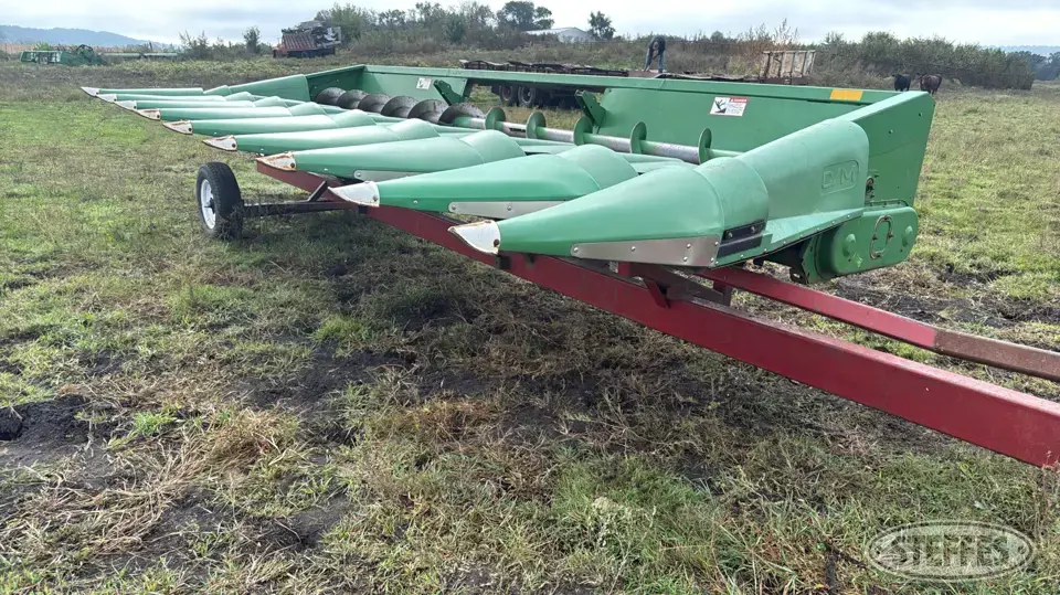 1988 John Deere 843 Corn Head