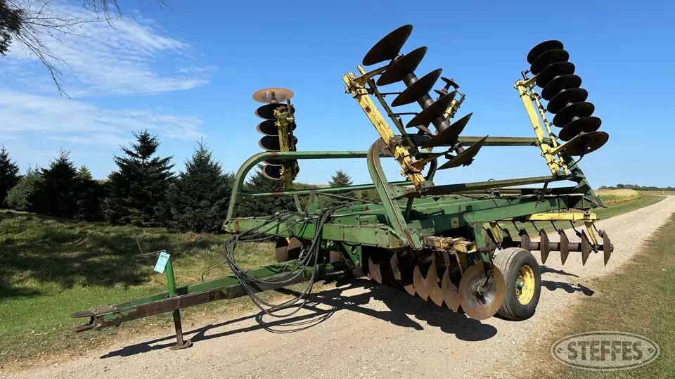John Deere 230 Disc